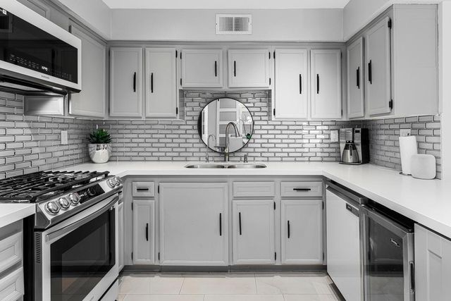 2981 Sunflower Circle W, Palm Springs, CA 92262