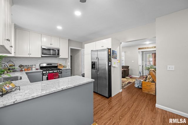 2946 JERSEY RIDGE Road, Davenport, IA 52803