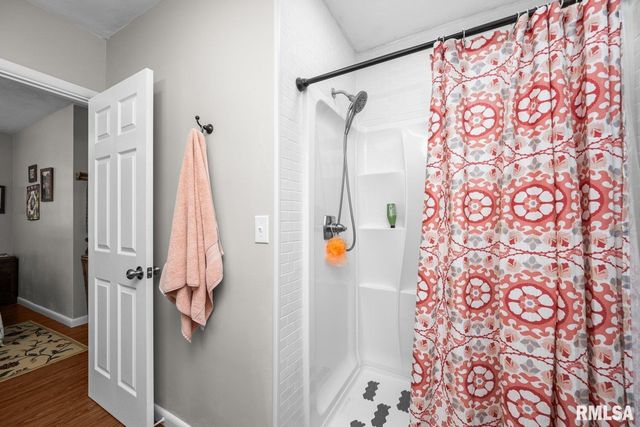 2946 JERSEY RIDGE Road, Davenport, IA 52803