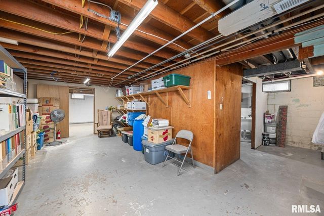 2946 JERSEY RIDGE Road, Davenport, IA 52803