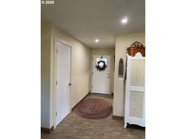 2940 RIDGEWAY Dr, Reedsport, OR 97467