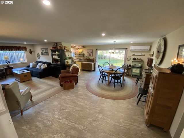 2940 RIDGEWAY Dr, Reedsport, OR 97467