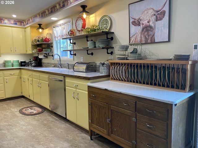 2940 RIDGEWAY Dr, Reedsport, OR 97467