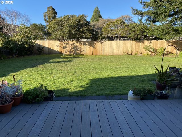 2940 RIDGEWAY Dr, Reedsport, OR 97467