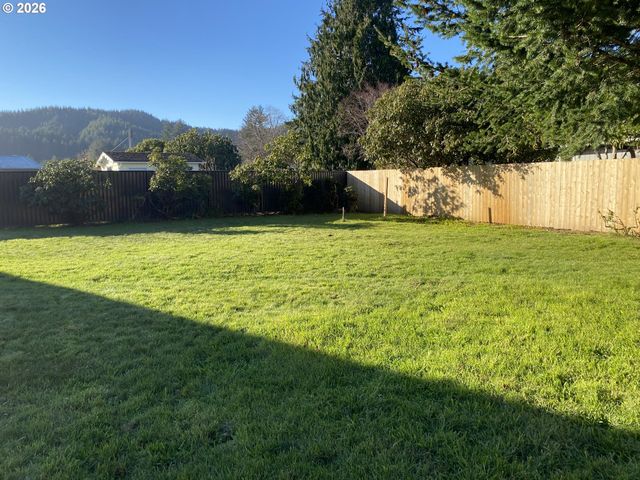 2940 RIDGEWAY Dr, Reedsport, OR 97467