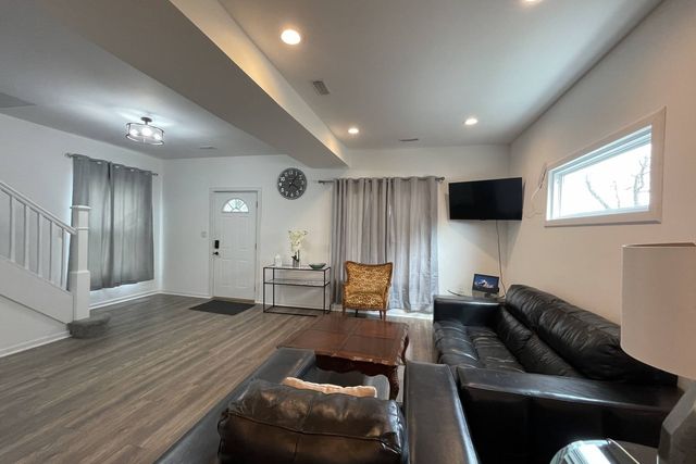 15736 Turlington Avenue, Harvey, IL 60426