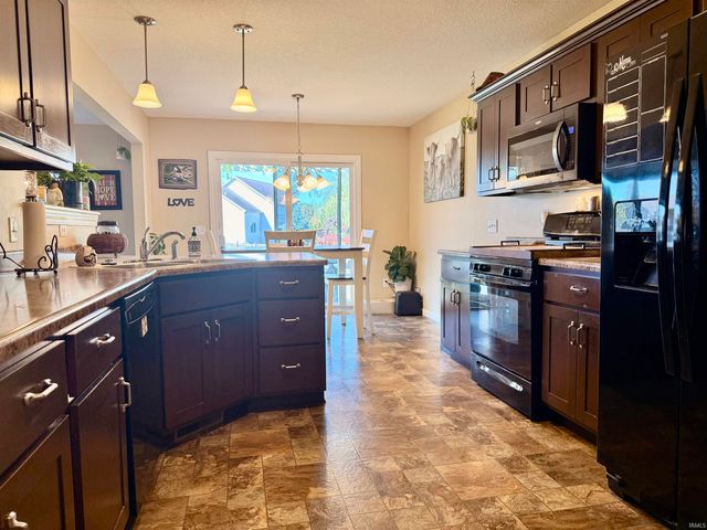 4748 Pinestone Drive, New Haven, IN 46774