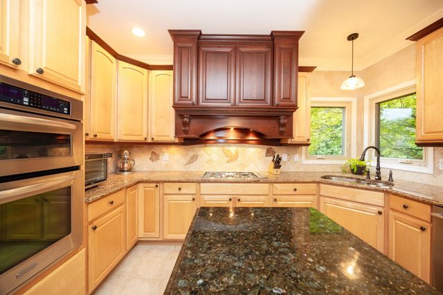 2280 Ivy Hill Drive, Commerce Twp, MI 48382