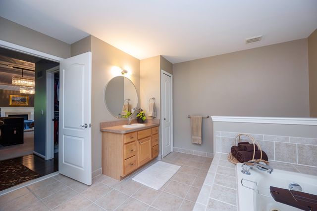 2280 Ivy Hill Drive, Commerce Twp, MI 48382