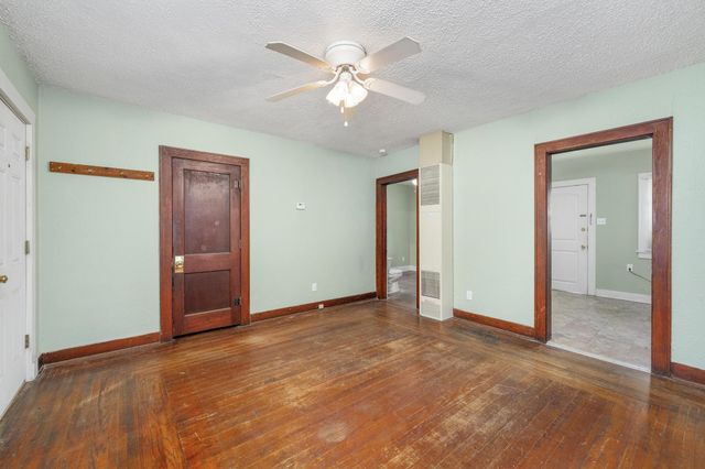 1102 W 17th, Wichita, KS 67203