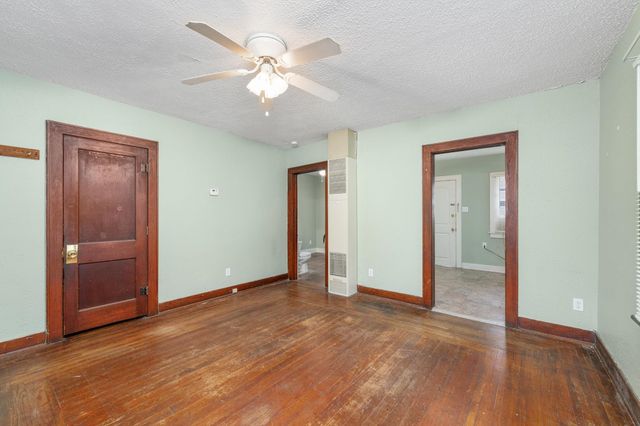 1102 W 17th, Wichita, KS 67203