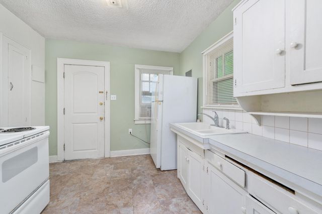 1102 W 17th, Wichita, KS 67203