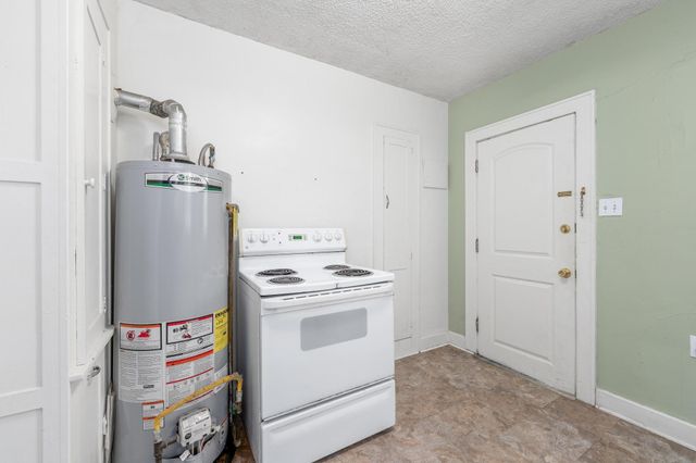 1102 W 17th, Wichita, KS 67203