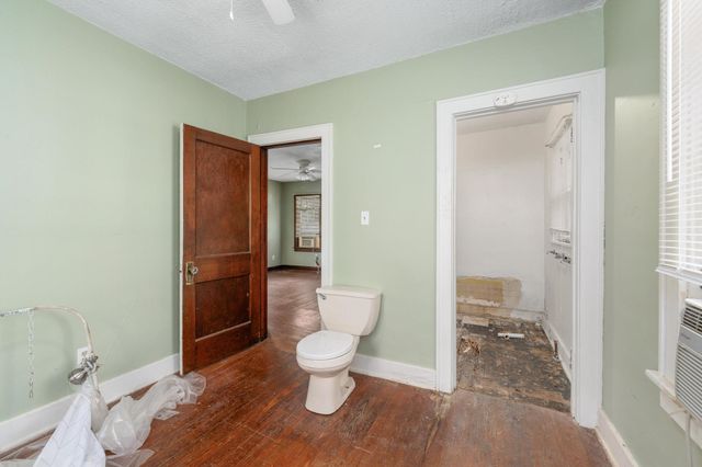 1102 W 17th, Wichita, KS 67203