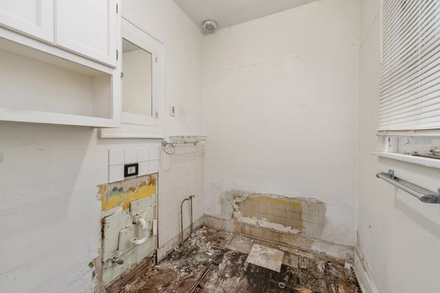 1102 W 17th, Wichita, KS 67203