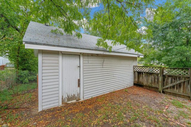 1102 W 17th, Wichita, KS 67203