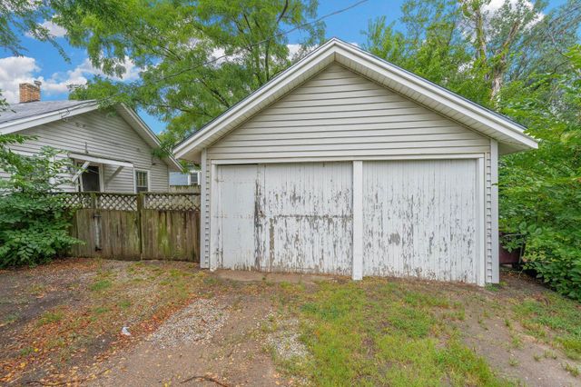 1102 W 17th, Wichita, KS 67203