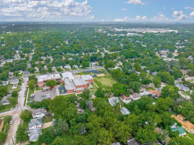 1102 W 17th, Wichita, KS 67203