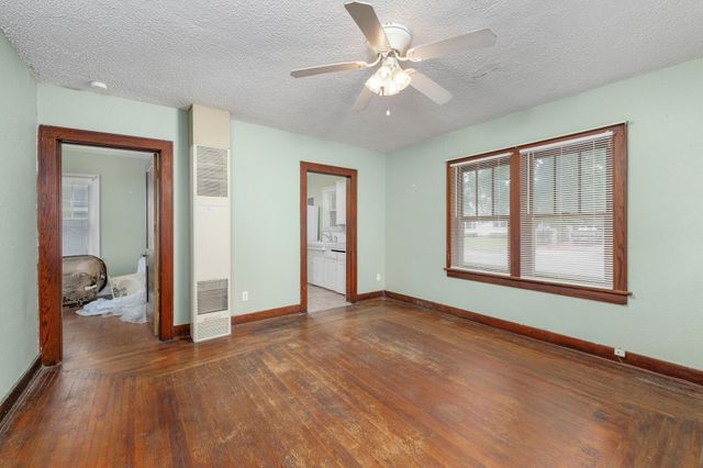 1102 W 17th, Wichita, KS 67203