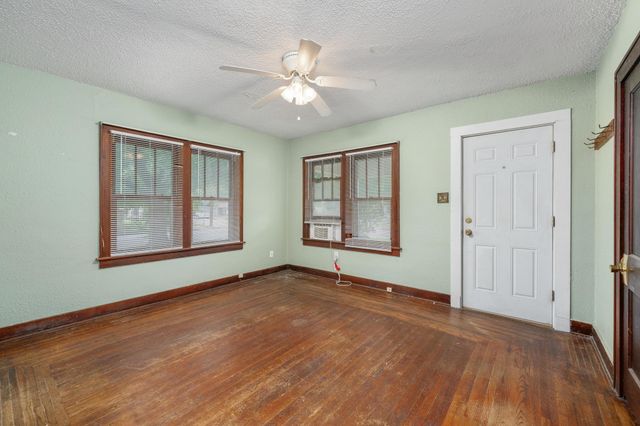 1102 W 17th, Wichita, KS 67203