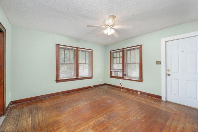 1102 W 17th, Wichita, KS 67203