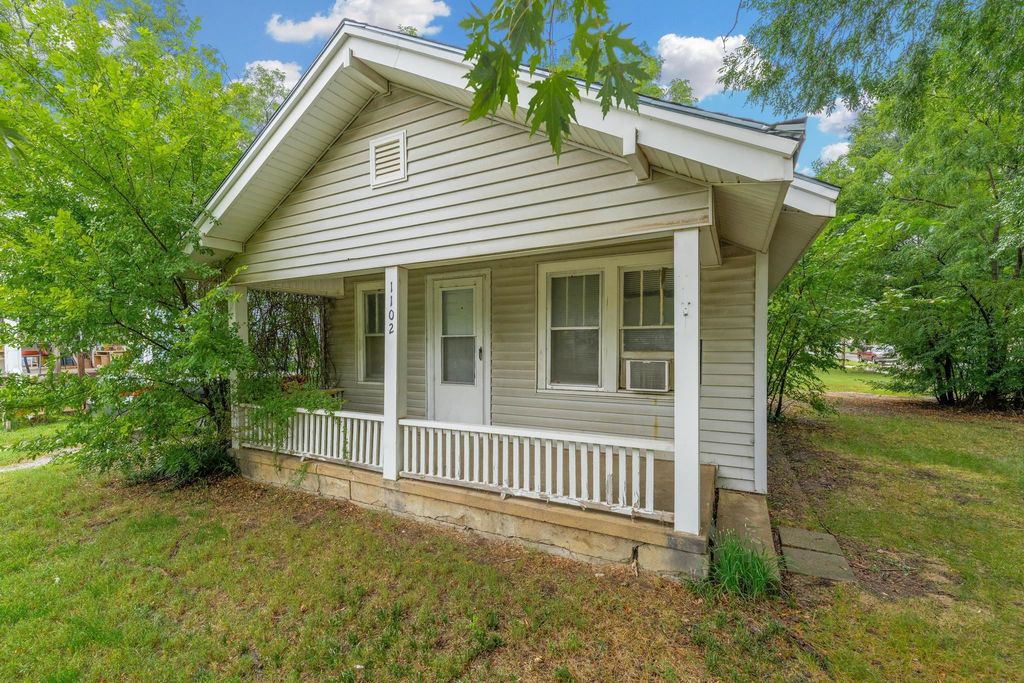 1102 W 17th, Wichita, KS 67203
