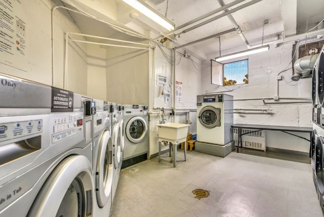 6011 Broadway Apt 3C, New York City, NY 11377