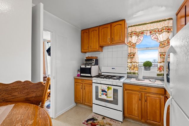 6011 Broadway Apt 3C, New York City, NY 11377