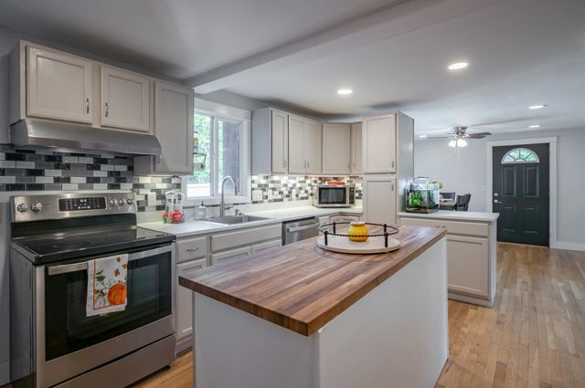29 Shore Drive, Goffstown, NH 03045