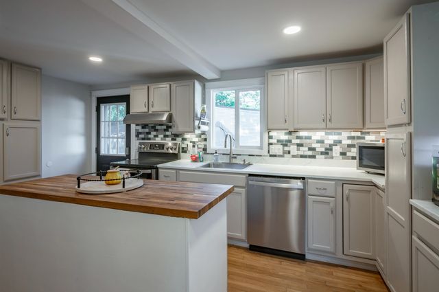 29 Shore Drive, Goffstown, NH 03045