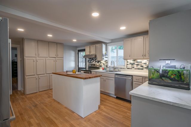 29 Shore Drive, Goffstown, NH 03045