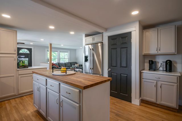 29 Shore Drive, Goffstown, NH 03045