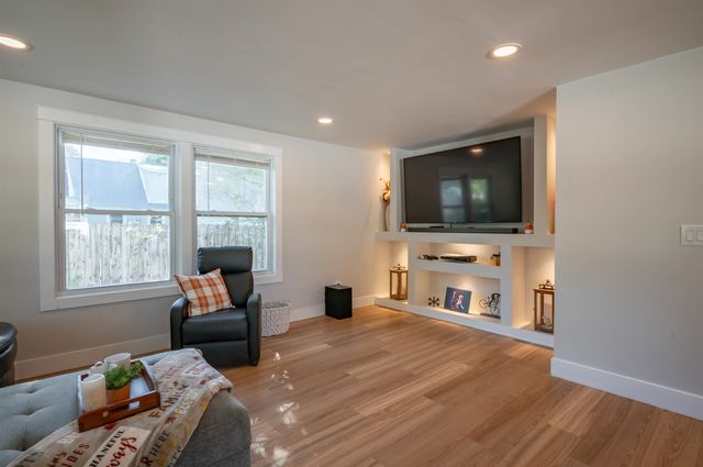 29 Shore Drive, Goffstown, NH 03045