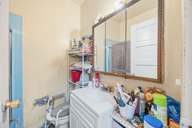 927 E 35th Street, Brooklyn, NY 11210