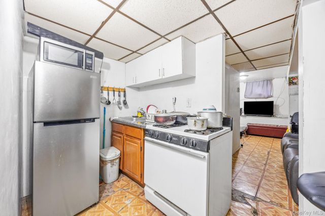 927 E 35th Street, Brooklyn, NY 11210
