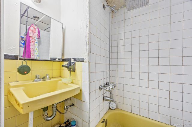 927 E 35th Street, Brooklyn, NY 11210