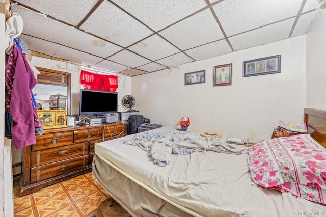 927 E 35th Street, Brooklyn, NY 11210