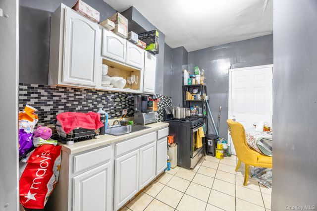 927 E 35th Street, Brooklyn, NY 11210