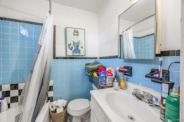 927 E 35th Street, Brooklyn, NY 11210