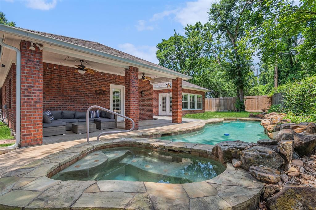 32806 W Westwood Square West Drive, Magnolia, TX 77354