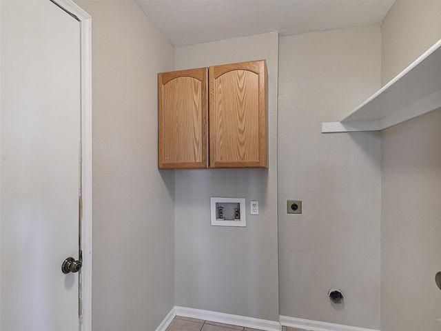 415 Creekmeadow Lane, Lewisville, TX 75067