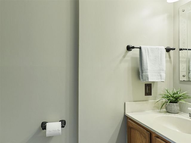 415 Creekmeadow Lane, Lewisville, TX 75067