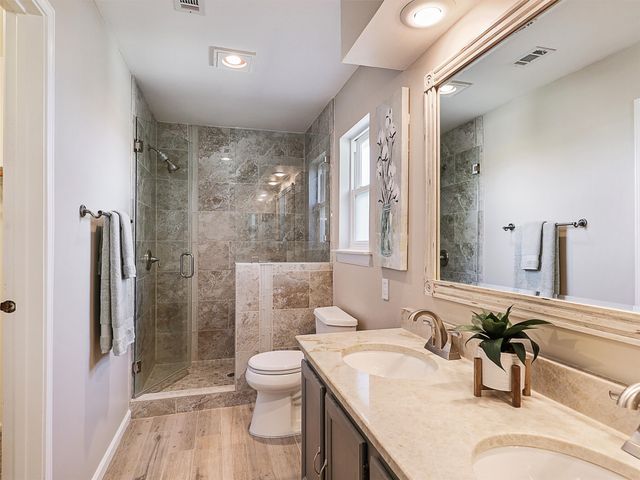 415 Creekmeadow Lane, Lewisville, TX 75067