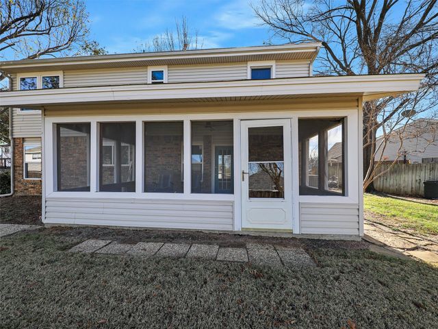 415 Creekmeadow Lane, Lewisville, TX 75067