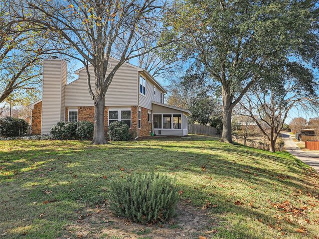 415 Creekmeadow Lane, Lewisville, TX 75067