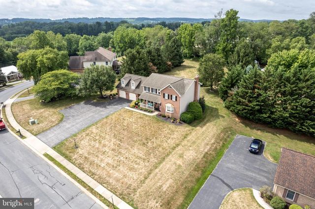 1776 COUNTRY MANOR DR, York, PA 17408