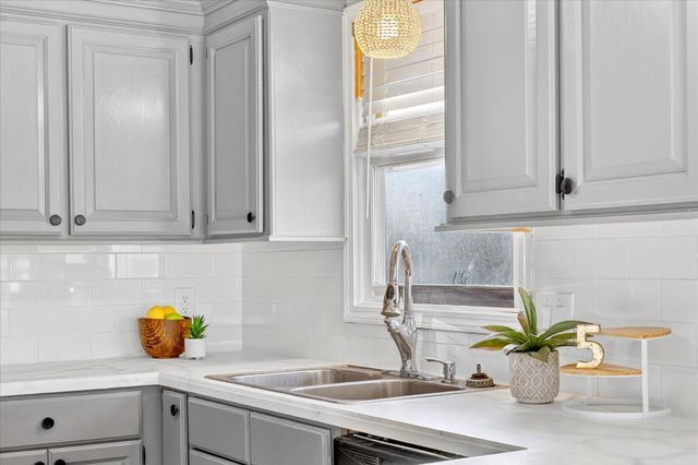 3645 S Ridgecrest Avenue, Springfield, MO 65807