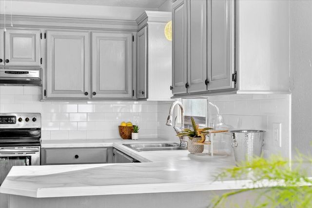 3645 S Ridgecrest Avenue, Springfield, MO 65807