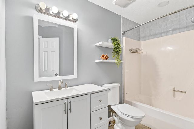 3645 S Ridgecrest Avenue, Springfield, MO 65807