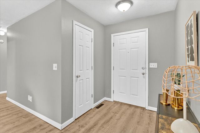 3645 S Ridgecrest Avenue, Springfield, MO 65807